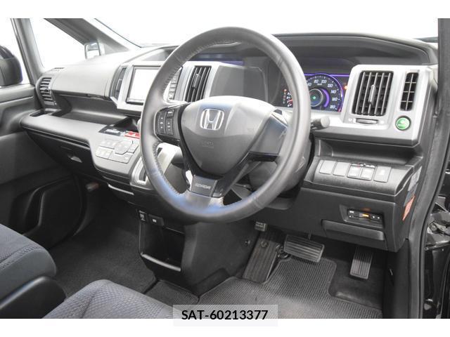 Honda e 2010-04 8010119-15