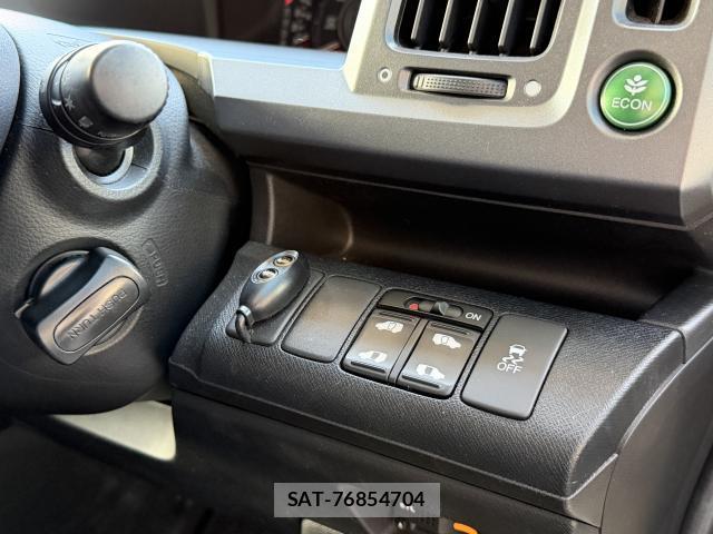 Honda e 2011-02 8010361-10