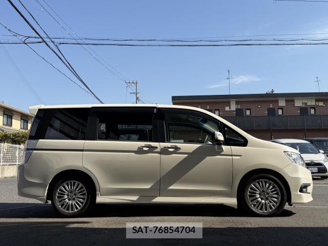 Honda e 2011-02 8010361-14
