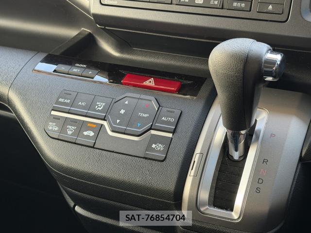 Honda e 2011-02 8010361-19