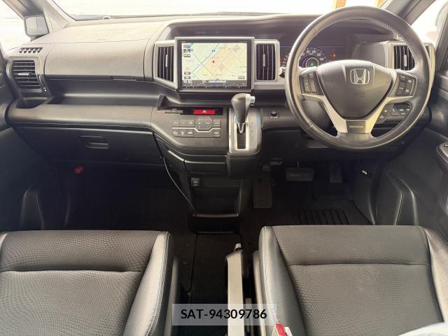 Honda e 2013-02 8010362-1
