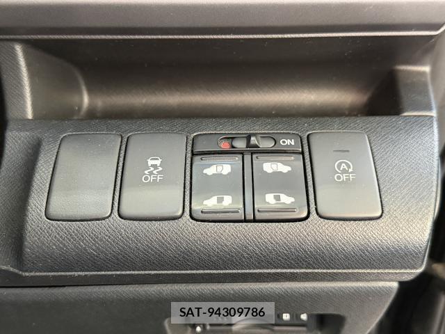 Honda e 2013-02 8010362-10