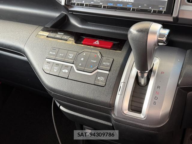 Honda e 2013-02 8010362-18