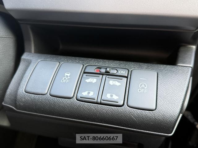 Honda e 2013-03 8010365-9