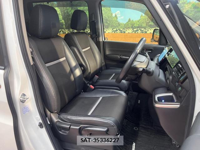 Honda e 2017-09 8010517-7