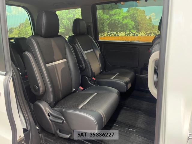 Honda e 2017-09 8010517-8