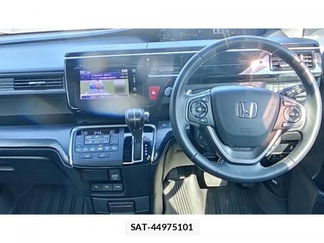 Honda e 2015-08 8010549-10