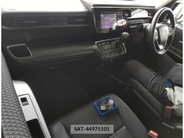 Honda e 2015-08 8010549-13