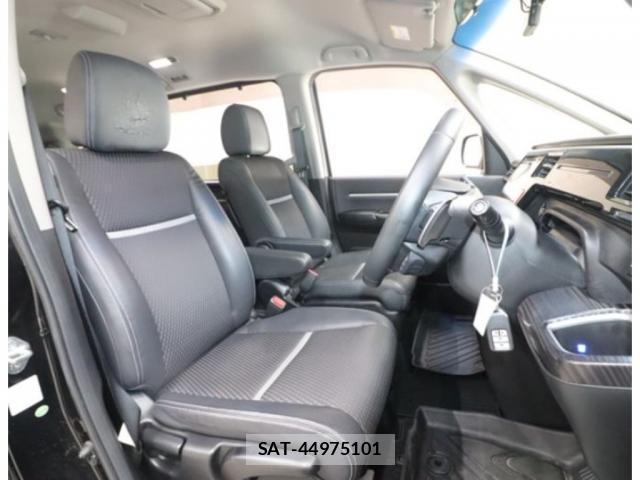 Honda e 2015-08 8010549-9