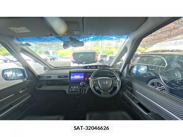 Honda e 2015-11 8010559-7