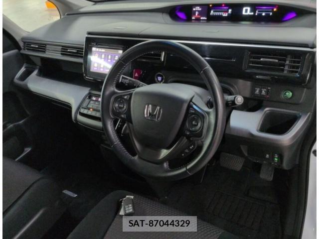 Honda e 2015-06 8010564-3