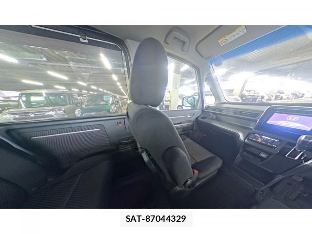Honda e 2015-06 8010564-4
