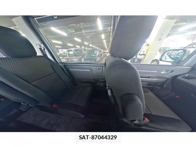 Honda e 2015-06 8010564-7