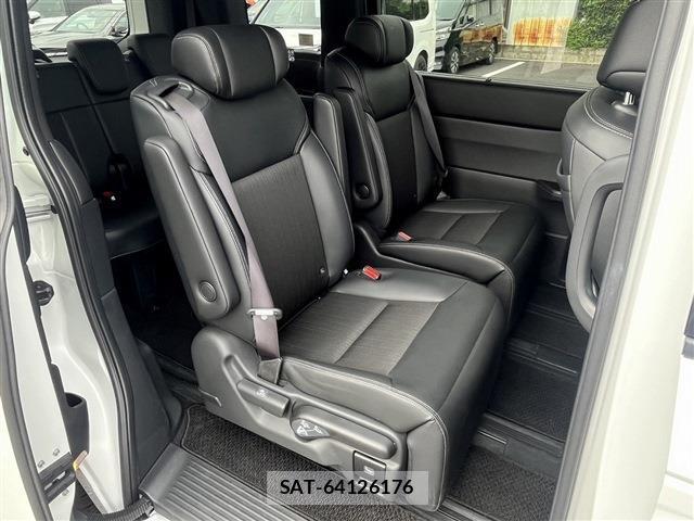 Honda e 2025-10 8010786-17
