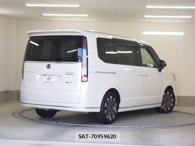 Honda e 2022-06 8011030-1