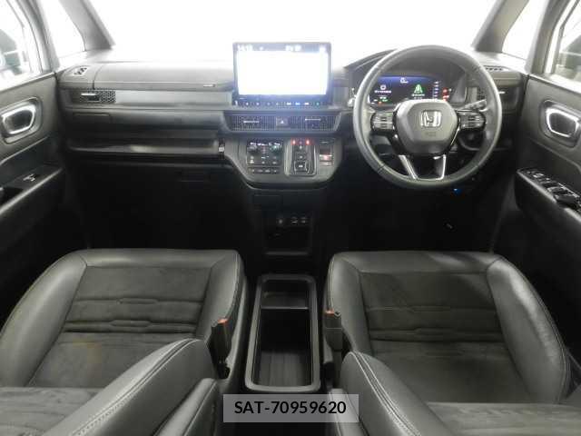 Honda e 2022-06 8011030-2
