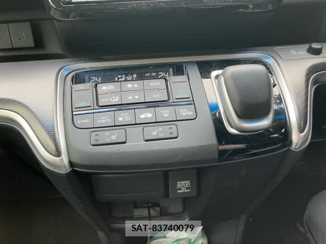 Honda e 2018-03 8011218-19
