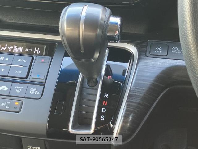 Honda e 2017-08 8011343-17
