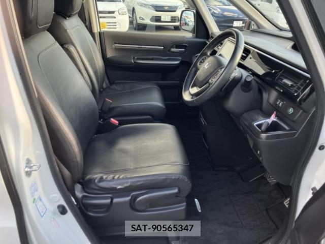 Honda e 2017-08 8011343-3