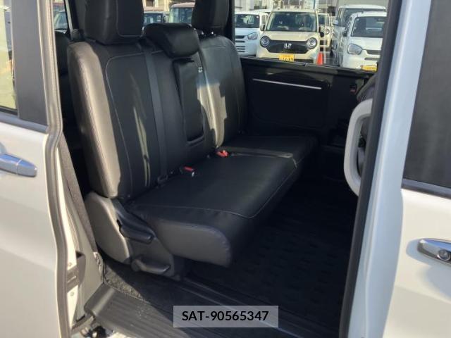 Honda e 2017-08 8011343-4