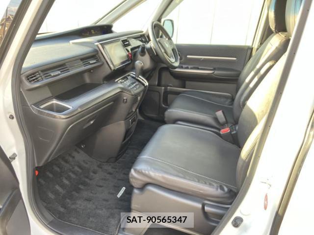 Honda e 2017-08 8011343-6