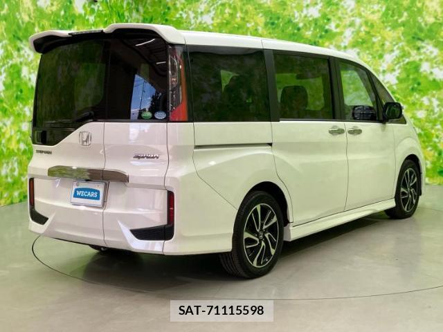 Honda e 2015-04 8012168-2