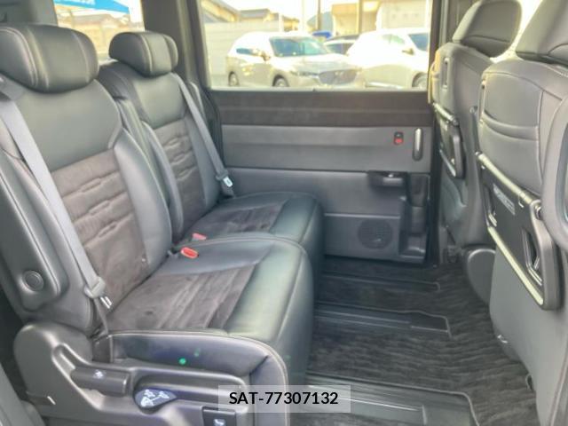 Honda e 2023-11 8012173-4