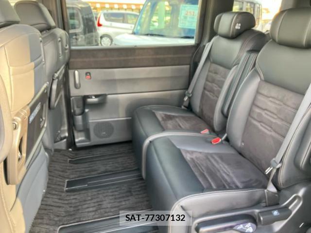 Honda e 2023-11 8012173-7