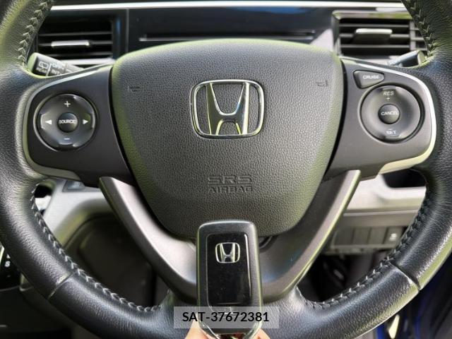 Honda e 2015-06 8012177-14