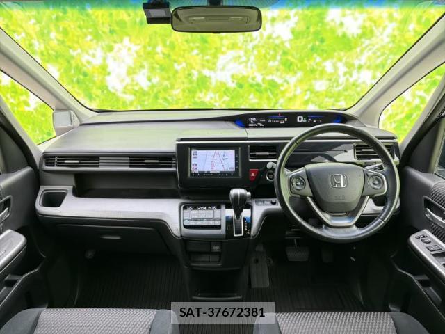 Honda e 2015-06 8012177-3