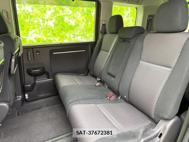 Honda e 2015-06 8012177-6