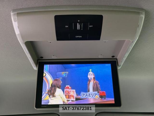 Honda e 2015-06 8012177-8