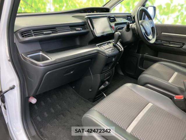 Honda e 2017-07 8012215-6