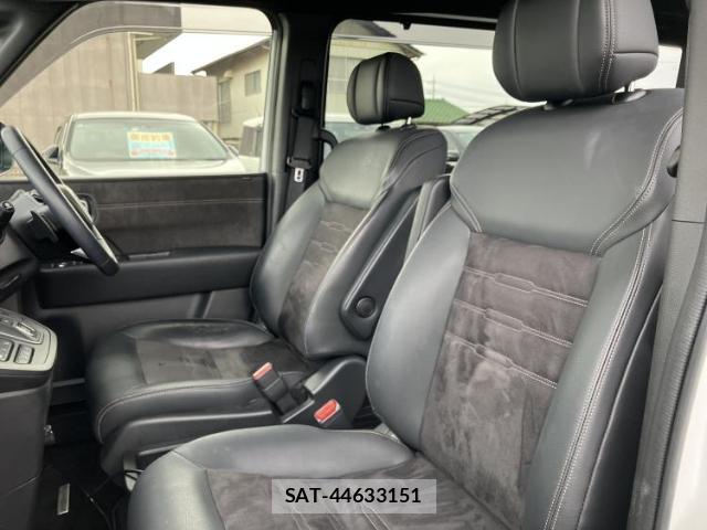 Honda e 2023-11 8012281-6