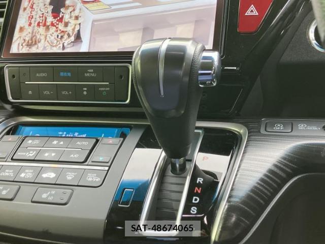 Honda e 2017-04 8012308-17
