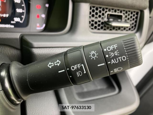 Honda e 2025-07 8012314-14