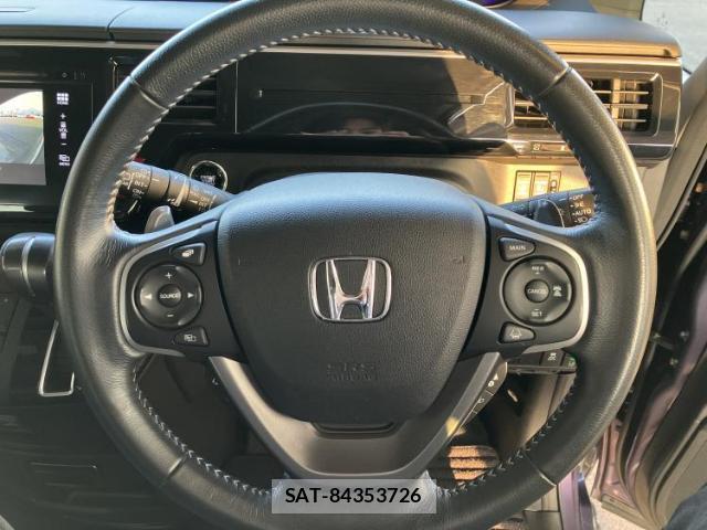 Honda e 2015-06 8012344-15