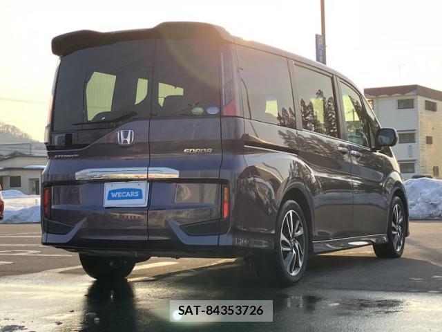 Honda e 2015-06 8012344-2