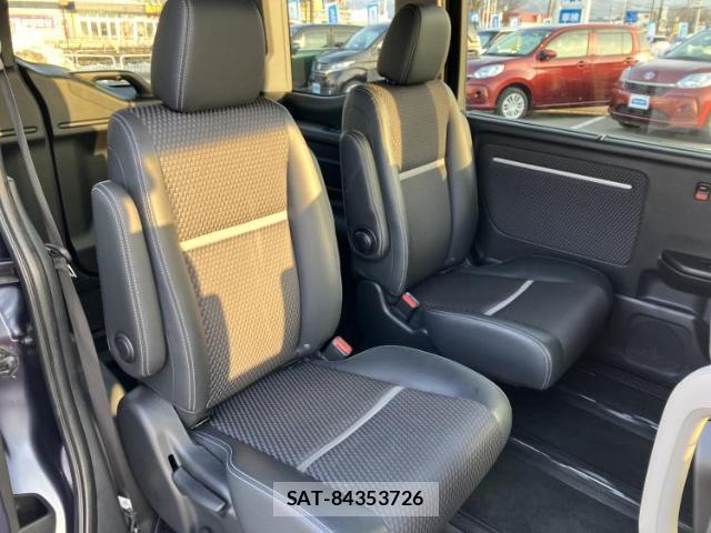 Honda e 2015-06 8012344-4