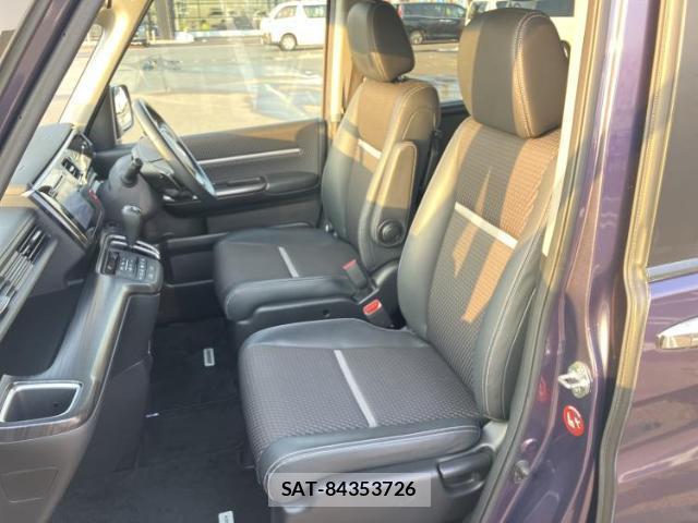 Honda e 2015-06 8012344-6