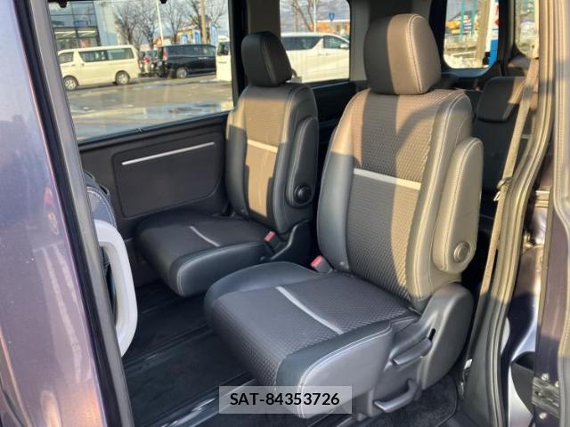 Honda e 2015-06 8012344-7