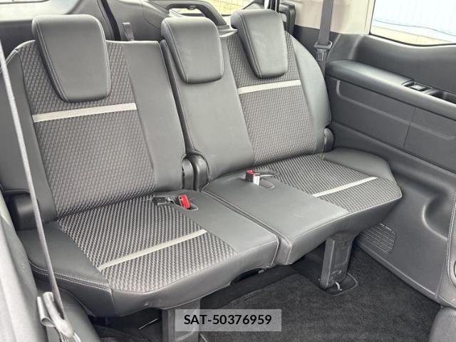 Honda e 2017-04 8012348-5