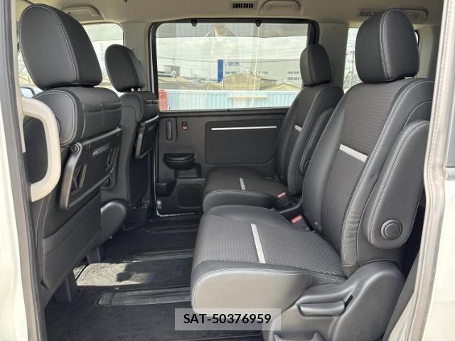 Honda e 2017-04 8012348-7