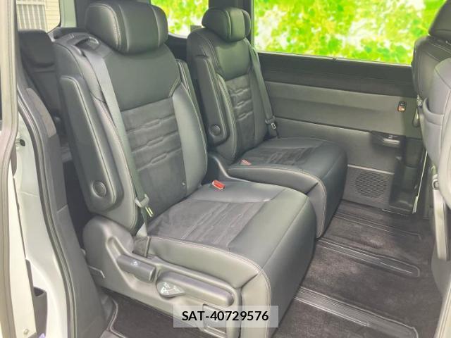 Honda e 2023-10 8012428-4