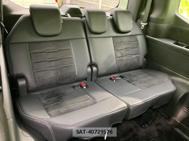 Honda e 2023-10 8012428-5