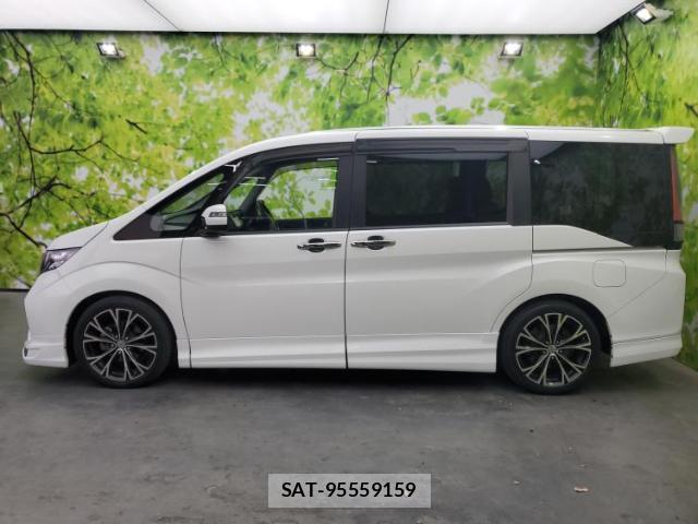 Honda e 2015-08 8012444-1