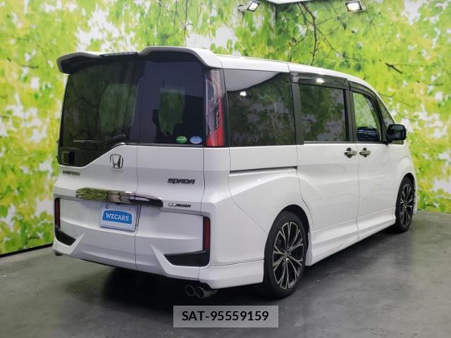 Honda e 2015-08 8012444-2