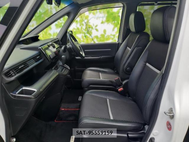 Honda e 2015-08 8012444-6