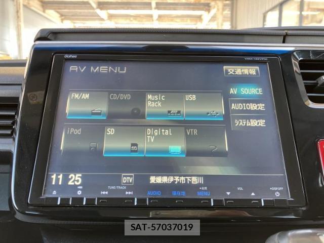 Honda e 2015-05 8012459-11
