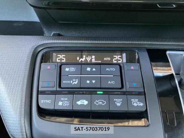 Honda e 2015-05 8012459-12